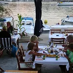 ホテル Maestral Prvić Luka