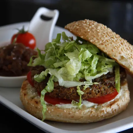 מלון Maestral 3*