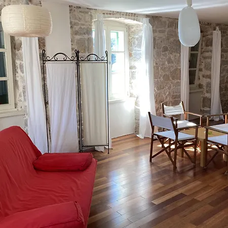 Maestral מלון 3*