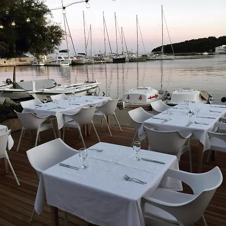 Отель Maestral 3*